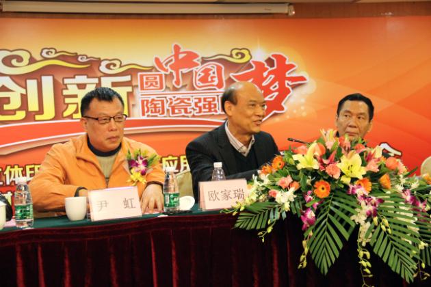 图3、企业副总欧家瑞（左二）在新闻宣布会上精彩讲话，，，，赢得满堂喝彩