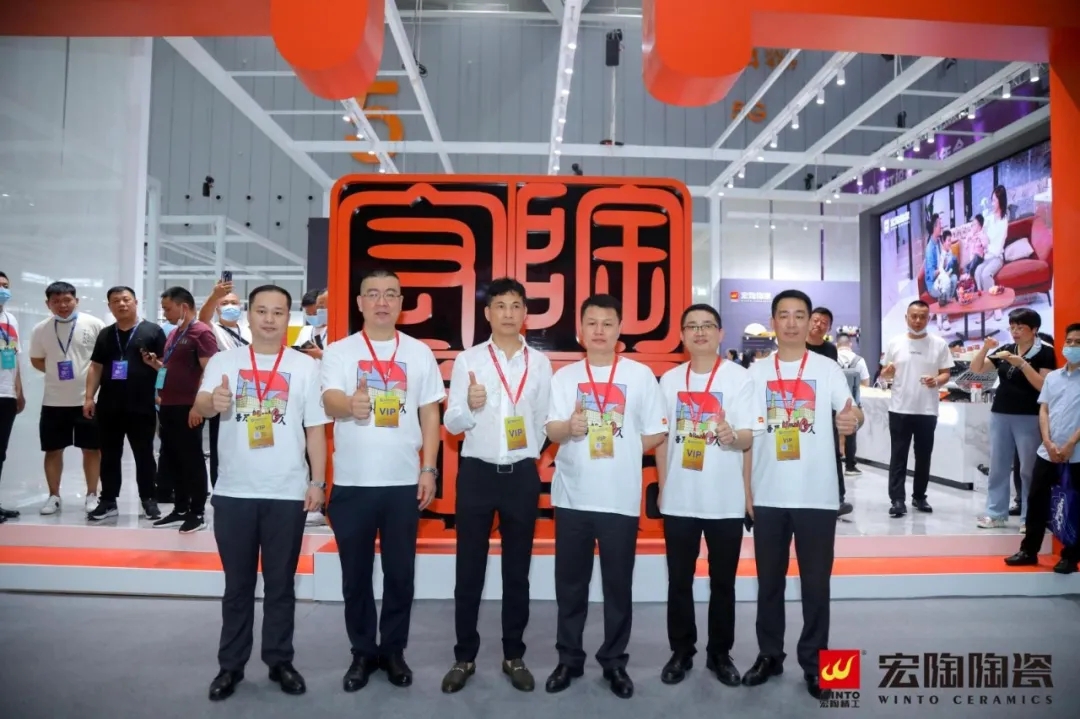 集团董事长梁桐灿亲临欧博ABG展位