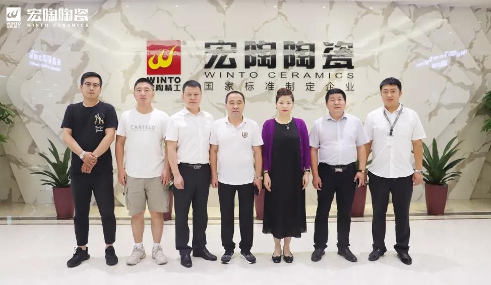 欧博ABG和地砖向导照相留念